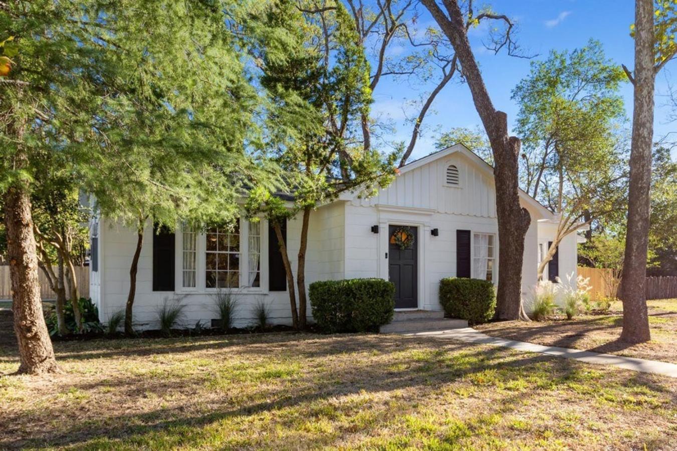 フレデリックスバーグ Luxury Bungalow Near Main W Hot-Tub And Firepitヴィラ エクステリア 写真